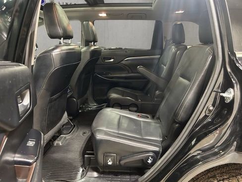 Used 2018 Toyota Highlander Limited Platinum AWD/4WD image 22