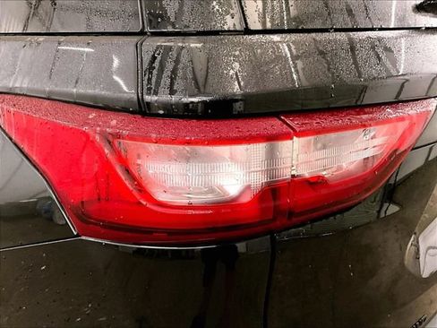 Used 2021 Chevrolet Traverse RS AWD/4WD image 29