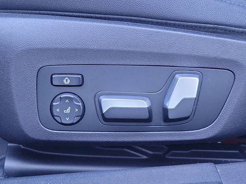 Used 2020 BMW 330i xDrive Sedan w/ Premium Package image 16