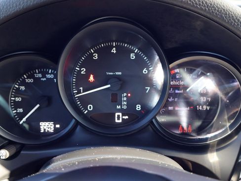 Certified 2024 Porsche Macan image 16