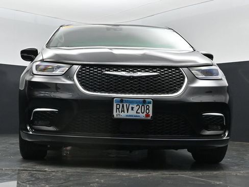 Used 2024 Chrysler Pacifica Touring-L FWD image 22