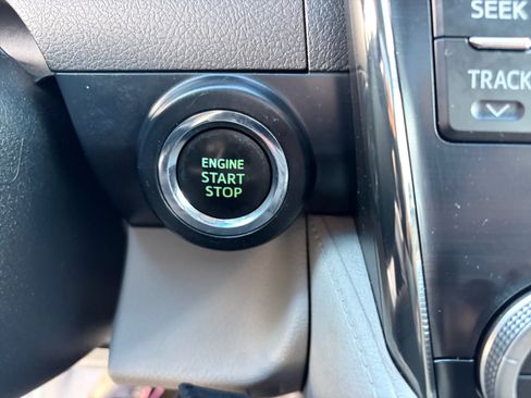 Used 2012 Toyota Camry XLE w/ Leather Pkg FWD image 22