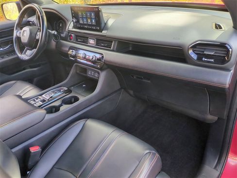 Used 2023 Honda Pilot TrailSport image 30