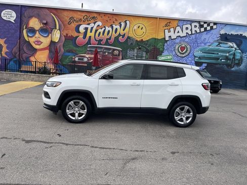 Used 2024 Jeep Compass Latitude AWD/4WD image 2