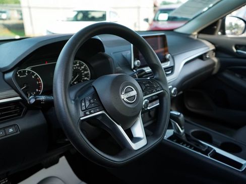 Used 2025 Nissan Altima 2.5 SV FWD image 5