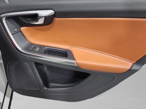 Used 2018 Volvo S60 T5 Inscription image 32