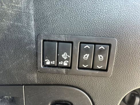 Used 2018 GMC Yukon Denali image 23