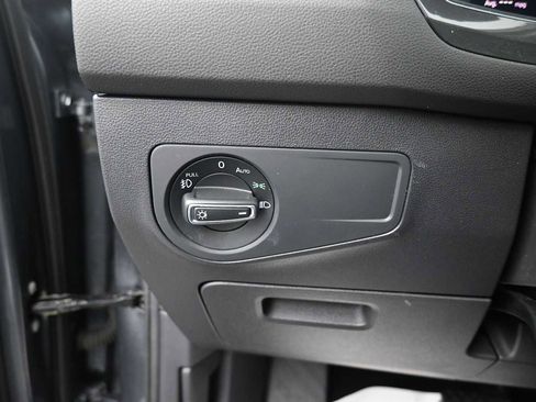 Used 2020 Volkswagen Tiguan SEL AWD/4WD image 11