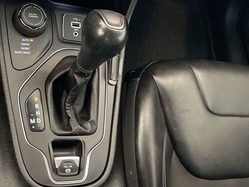 Used 2019 Jeep Cherokee Latitude Plus AWD/4WD image 20