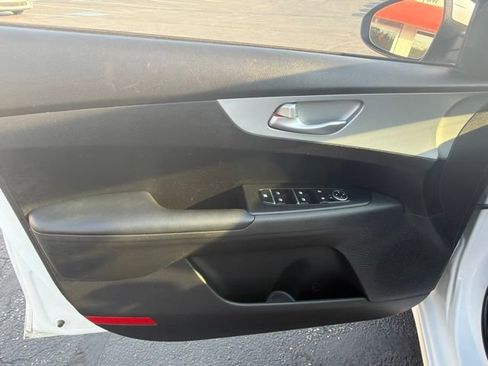 Used 2024 Kia Forte LXS FWD image 9