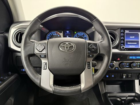 Used 2021 Toyota Tacoma SR5 w/ Technology Package image 17