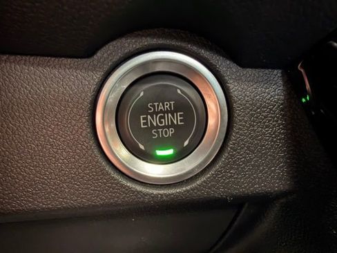 Used 2025 Chevrolet Traverse RS AWD/4WD image 32