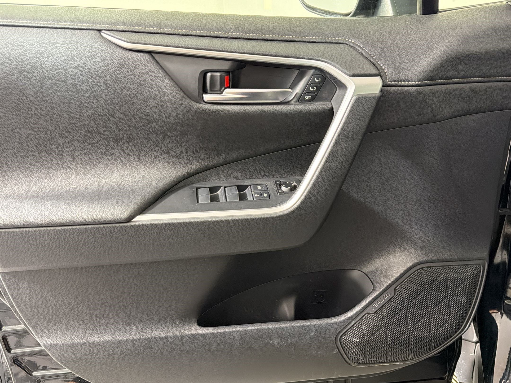 Used 2019 Toyota RAV4 Limited AWD/4WD image 12