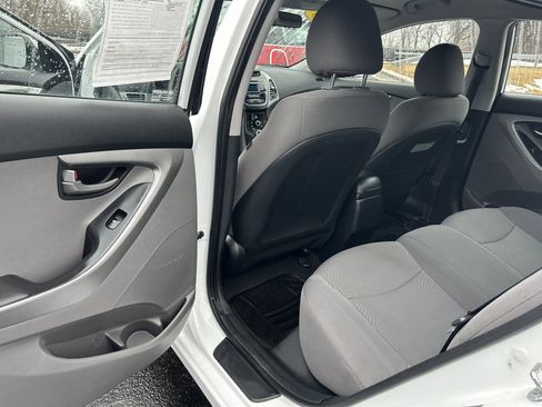 Used 2016 Hyundai Elantra SE image 9