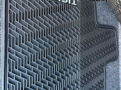 New 2025 Volkswagen Tiguan SE R-Line image 22