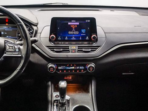 Used 2019 Nissan Altima 2.5 SV image 15