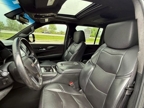 Used 2017 Cadillac Escalade ESV Platinum image 8