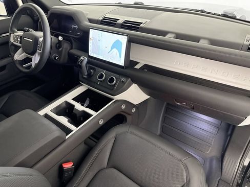 Certified 2025 Land Rover Defender 110 S AWD/4WD image 30