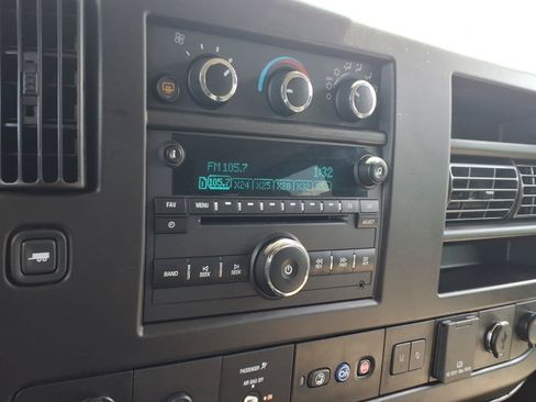 Used 2021 GMC Savana 3500 LS w/ Chrome Appearance Package RWD image 10