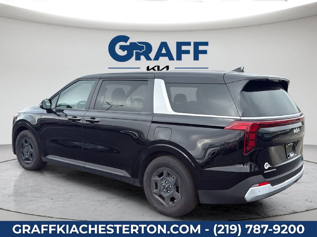 Used 2025 Kia Carnival FWD image 14