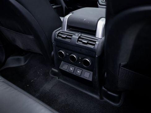 Used 2023 Land Rover Defender 130 SE image 74