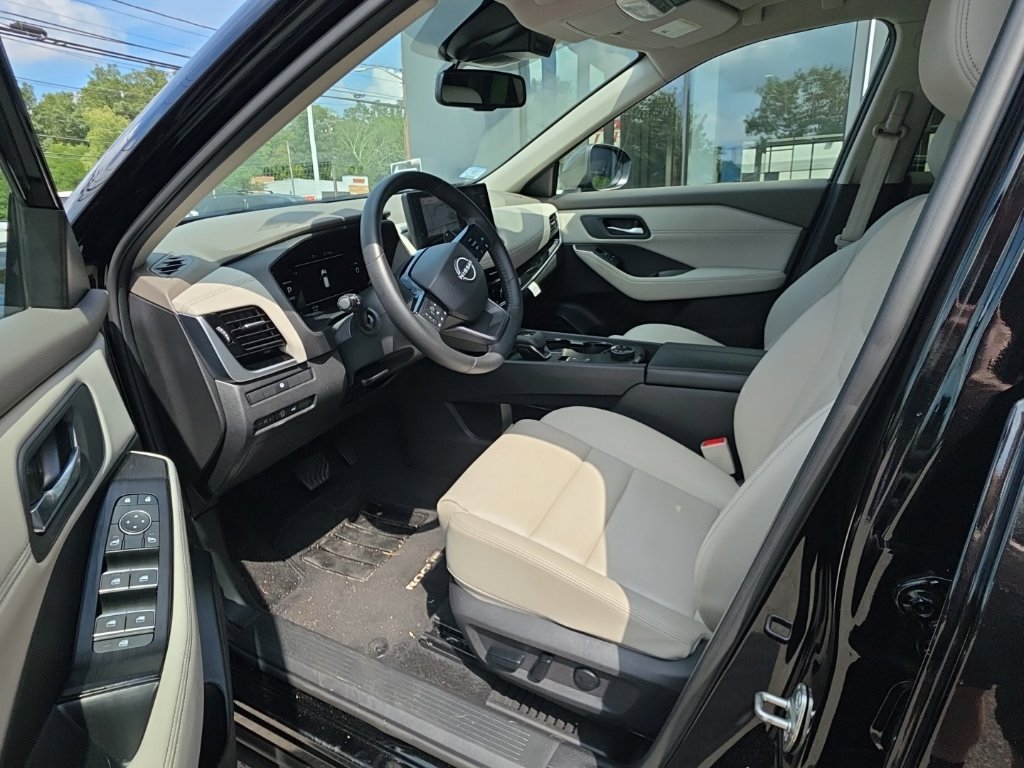 Certified 2025 Nissan Rogue SL AWD/4WD image 10