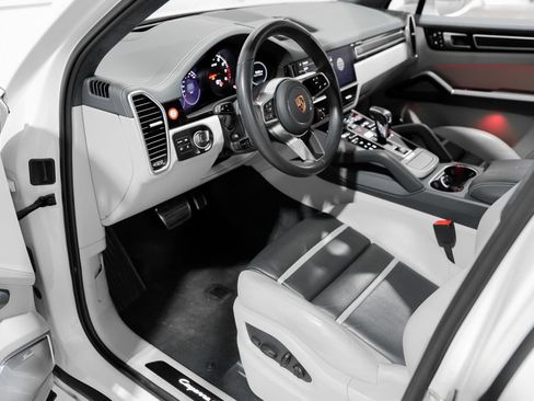 Used 2023 Porsche Cayenne GTS image 10