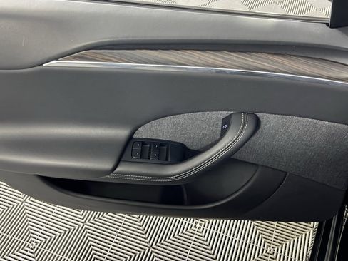 Used 2021 Tesla Model S Plaid image 24