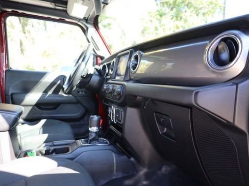 Used 2021 Jeep Wrangler Unlimited Sahara image 32