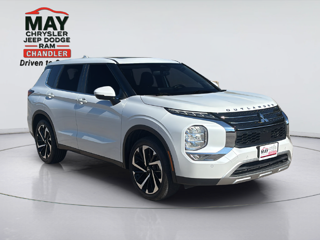 Used 2023 Mitsubishi Outlander SE FWD image 1