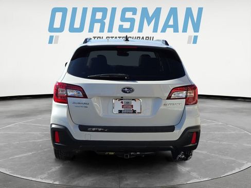 Used 2018 Subaru Outback 2.5i Touring image 5