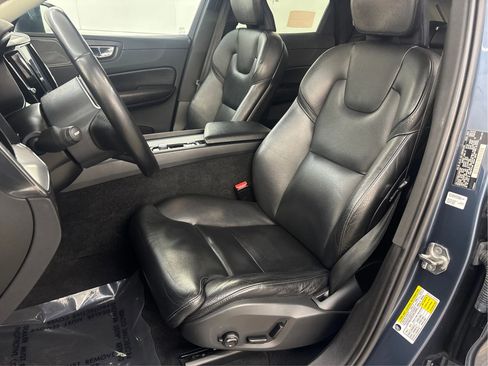 Used 2019 Volvo XC60 T5 Momentum w/ Multimedia Package image 13