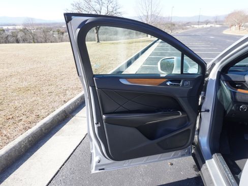 Used 2017 Lincoln MKC Select w/ Select Plus Package image 18