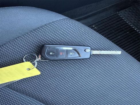 Used 2019 Toyota RAV4 LE image 33