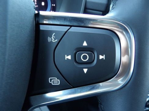 Certified 2024 Volvo XC40 B5 Plus w/ Protection Package Premier image 20