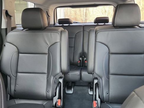 Used 2023 GMC Acadia SLT w/ Preferred Package image 12