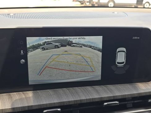 Used 2025 Kia Telluride EX w/ EX Captain's Chair Package FWD image 33