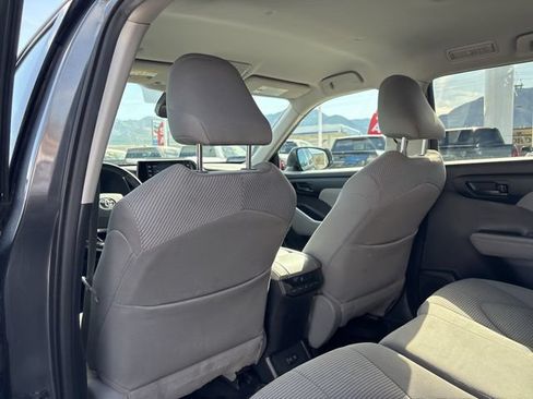 Used 2020 Toyota Highlander LE AWD/4WD image 18
