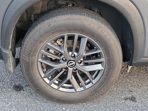 Used 2023 Nissan Rogue S image 9