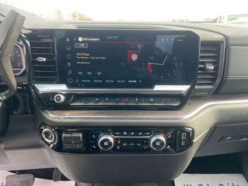 Used 2025 GMC Sierra 1500 SLT image 17