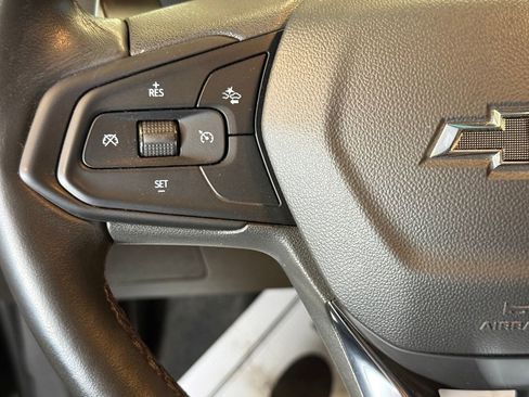 Used 2023 Chevrolet Bolt LT w/ Infotainment Package FWD image 11