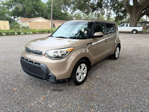 Used 2014 Kia Soul FWD image 1
