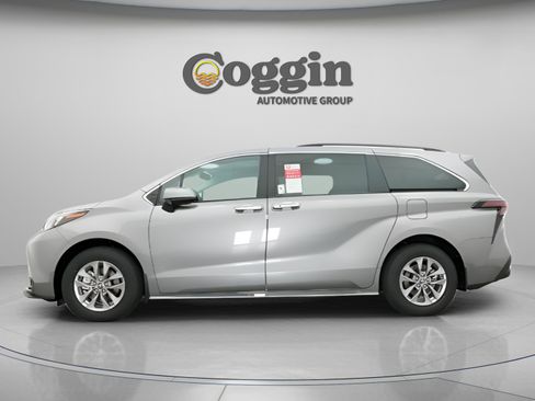 New 2026 Toyota Sienna XLE FWD image 6