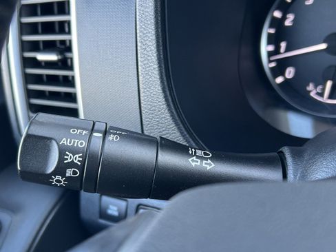 Used 2022 Nissan Frontier SV image 25