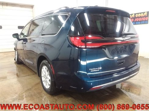 Used 2021 Chrysler Pacifica Touring-L image 3