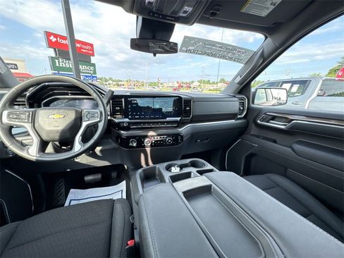 Used 2023 Chevrolet Silverado 1500 LT image 10