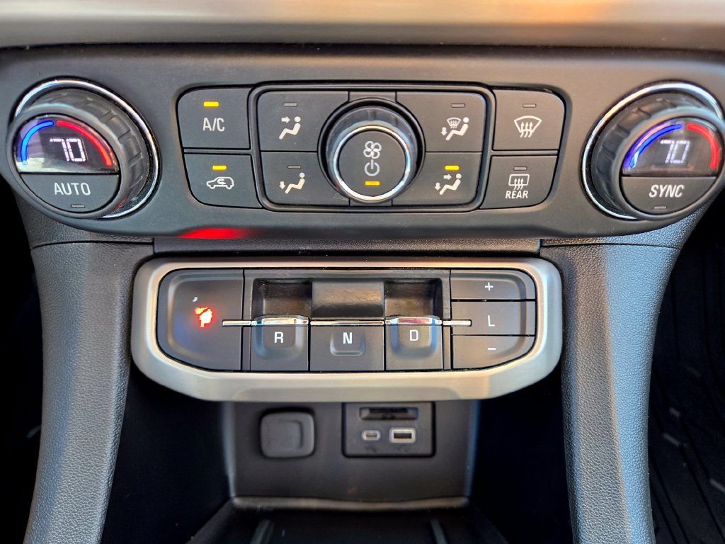 Used 2020 GMC Acadia Denali w/ Technology Package FWD image 39