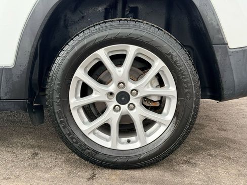 Used 2017 Jeep Cherokee Latitude image 23