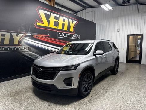 Used 2022 Chevrolet Traverse RS FWD image 1
