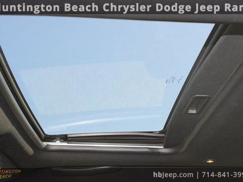 Used 2013 Dodge Challenger R/T image 33